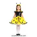 Sarı uğur böceği kostümü giymiş kız çocuk önden görünüm, siyah üst ve puantiyeli etek